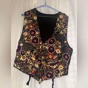 Floral vest vintage-style